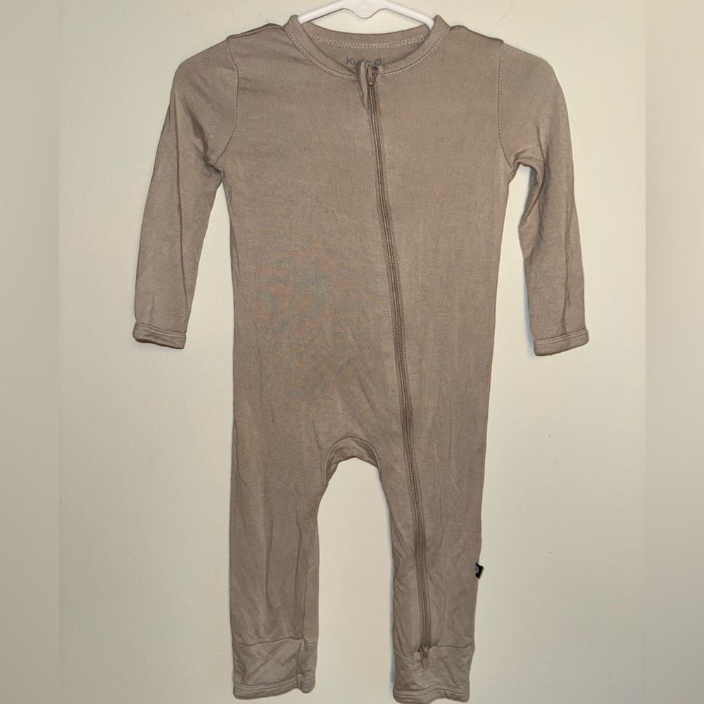 Kyte BABY 6-12mo Soft Tan Romper